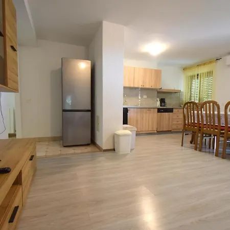 Apartment Angie Njivice