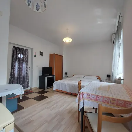 Apartment Angie Njivice